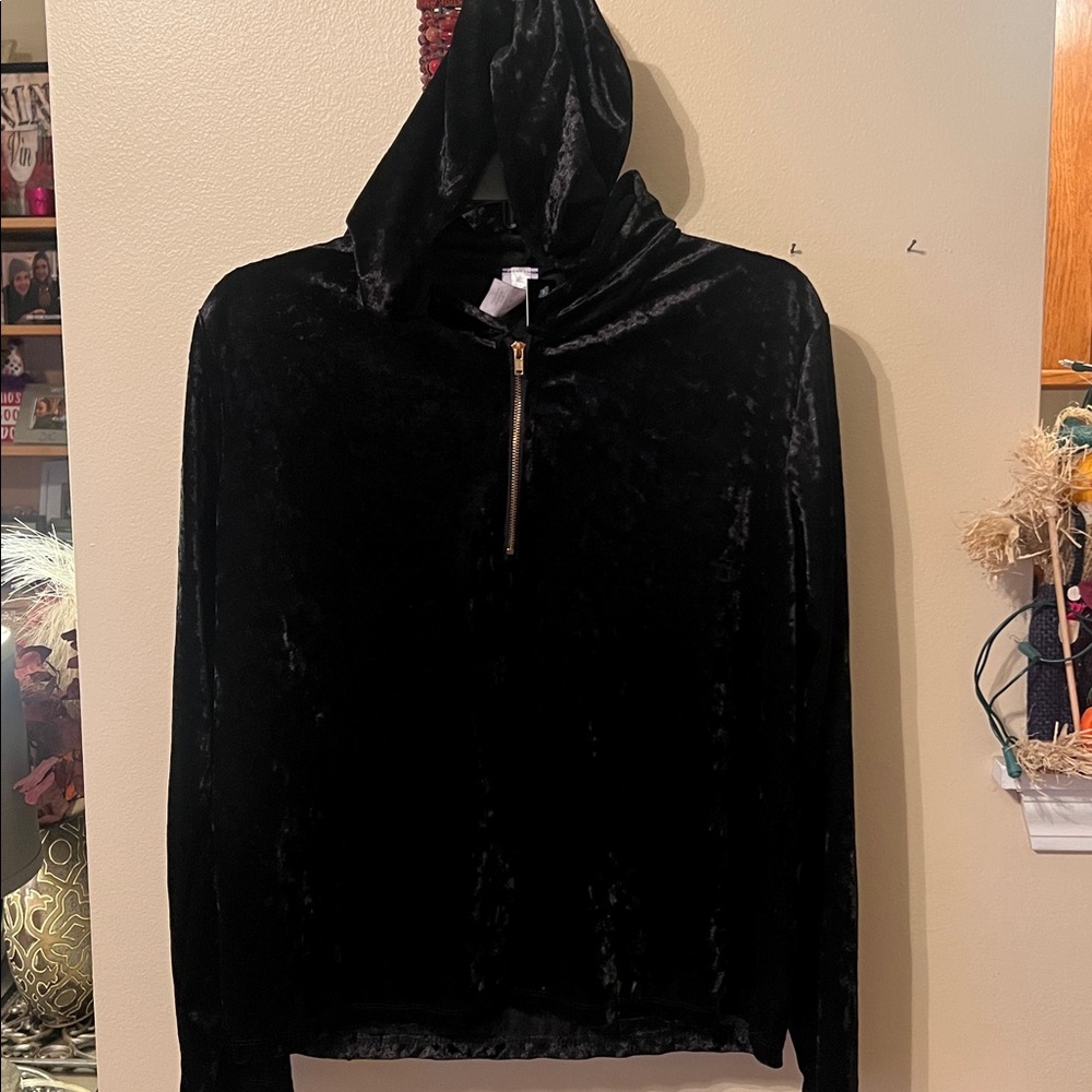 New Velour hoodie top with front zipper long  sleeves size L